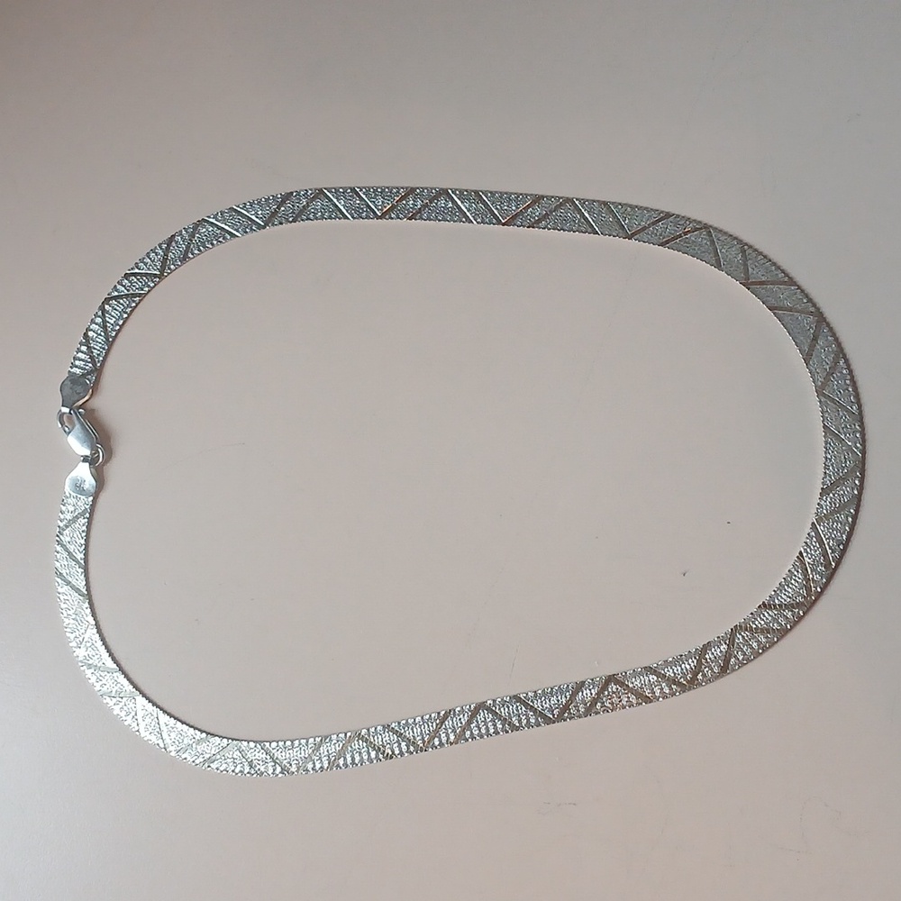 Gorgeous Silver Necklace 925. Stamped 16-18inches - Picture 4 of 4